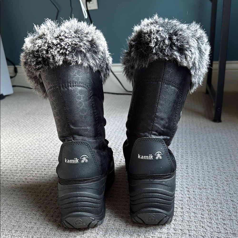 Kamik Black Winter Boots with Gray Fur Trim